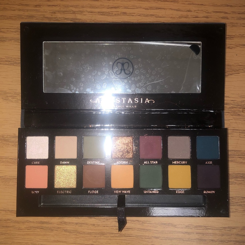 Subculture Anastassia eyeshadow palette